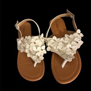 Victoria K size 10, white floral, studded sandal
